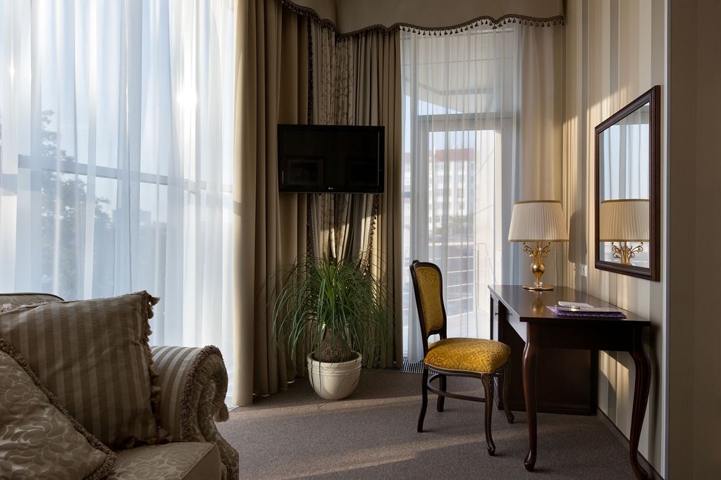 Iris Art Hotel Charkiw Zimmer foto