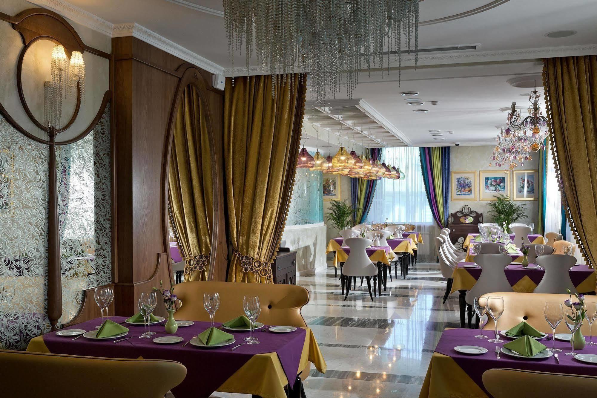 Iris Art Hotel Charkiw Exterior foto